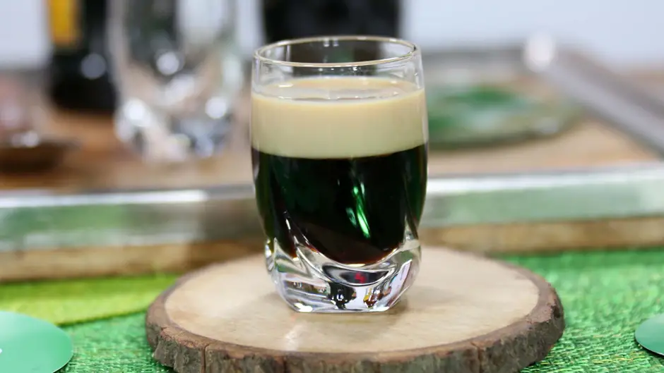 How to make a baby Guinness Tia Maria?