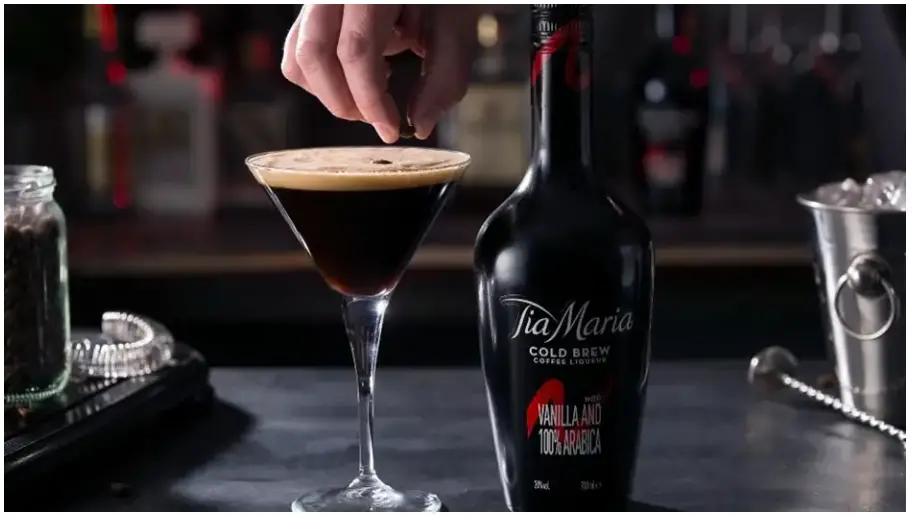 How to drink Tia Maria