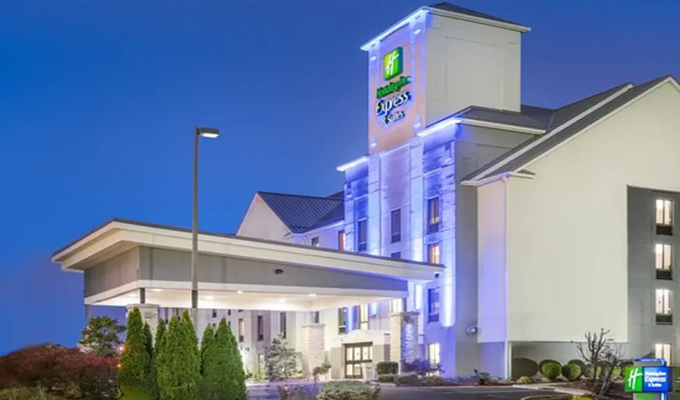 6. Holiday Inn Express & Suites Louisville East [3Star Hotel]