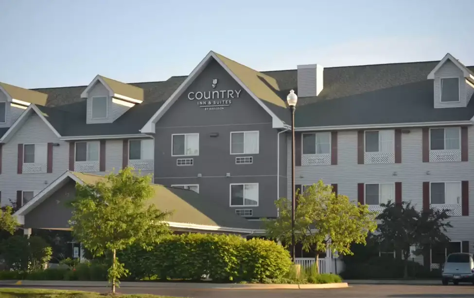 5. Country Inn & Suites by Radisson, Gurnee, IL (Near Six Flags Chicago)