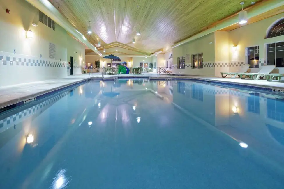 6. Country Inn & Suites by Radisson, Green Bay East, WI [3Star Hotel]